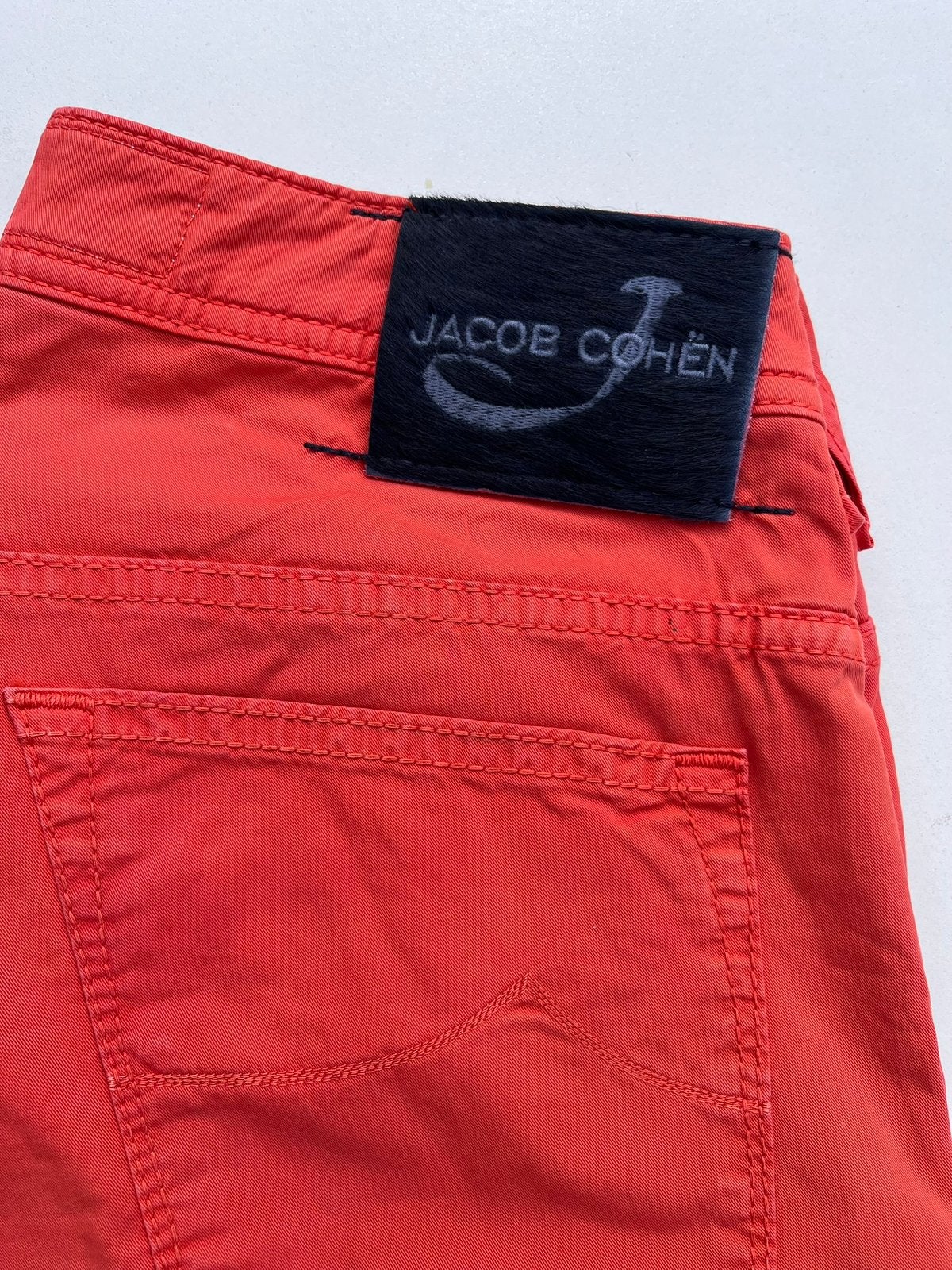 Jacob Cohen short size 30 type PW6613 comf weinig gedragen, Enlèvement ou Envoi, Comme neuf, Autres couleurs, W32 (confection 46) ou plus petit