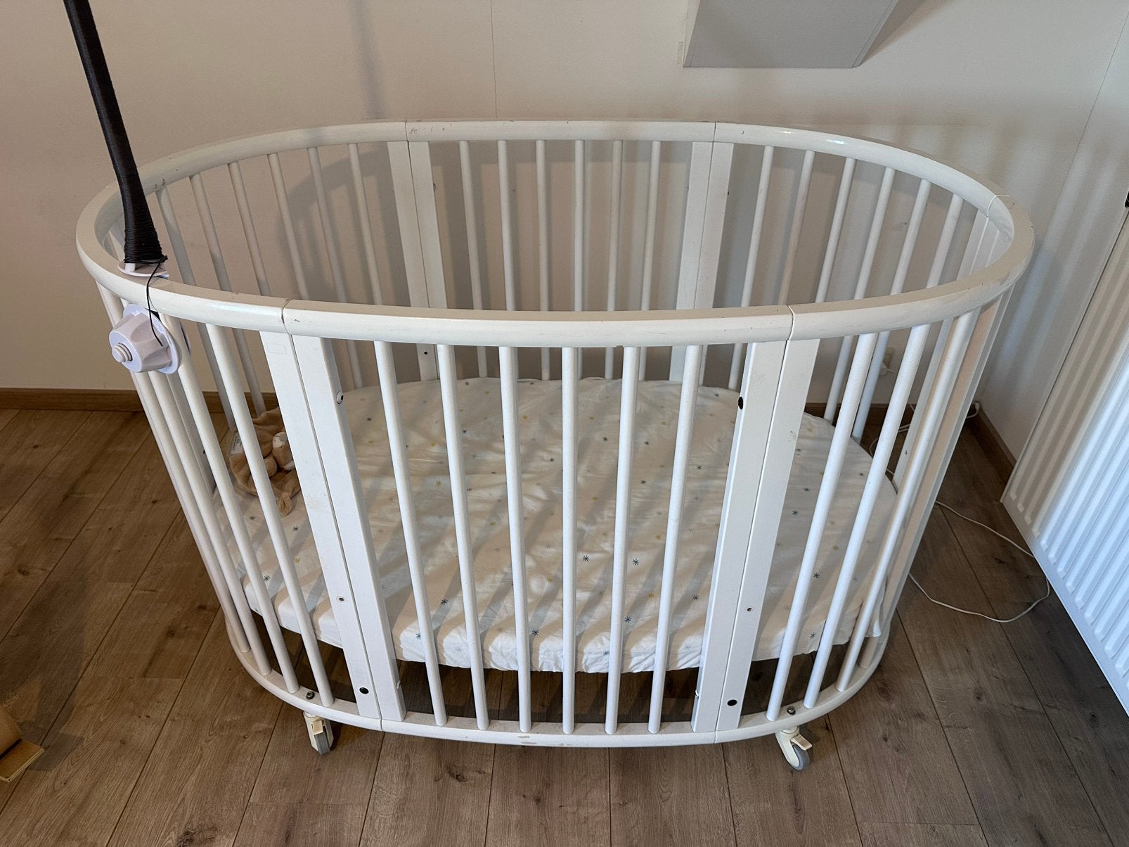 Stokke Sleepi bedje (wit geverfd), Enlèvement, Utilisé, Autres formes, Réglable en hauteur