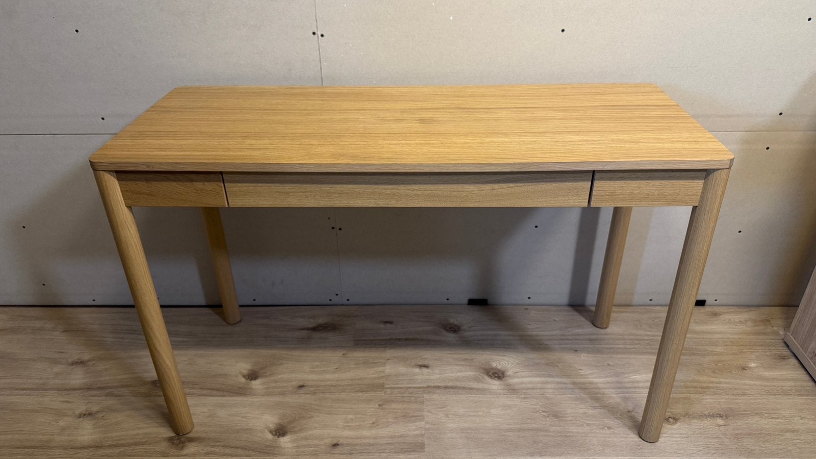 Bureau tondstad eikenfineer., Huis en Inrichting, Klassiek, Ophalen, Zo goed als nieuw, IKEA