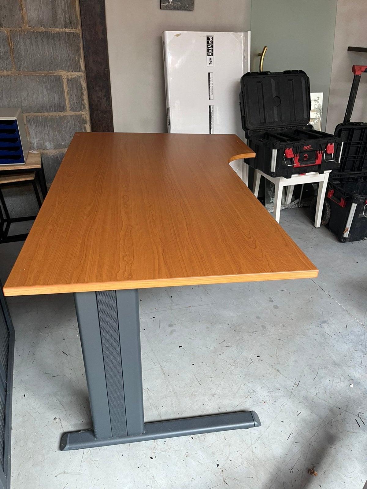 Bureau met kast die op slot kan.Houten blad m.aluminium, Huis en Inrichting, Bureaus, Ophalen, 160 cm, Gebruikt, Nic.debruyne@gmail.com