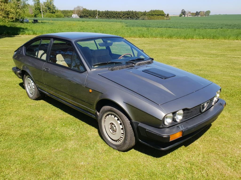 Alfetta GTV6 - 2.5 litres, Autos, Peinture métallisée, Argent ou Gris, Achat, 2 portes