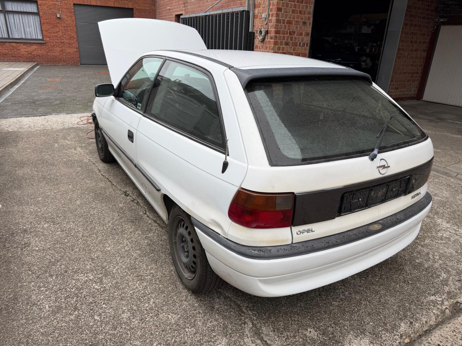 Opel astra - 1997, Auto's, Opel, Voorwielaandrijving, Stof, Wit, Handgeschakeld