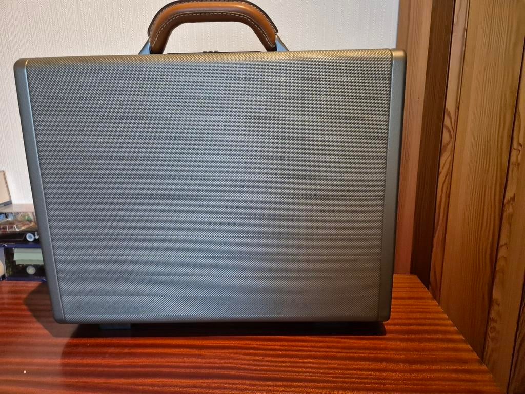 SAMSONITE, attaché case gris, nouveau., Enlèvement, Neuf, Gris, Porte-documents ou Cartable