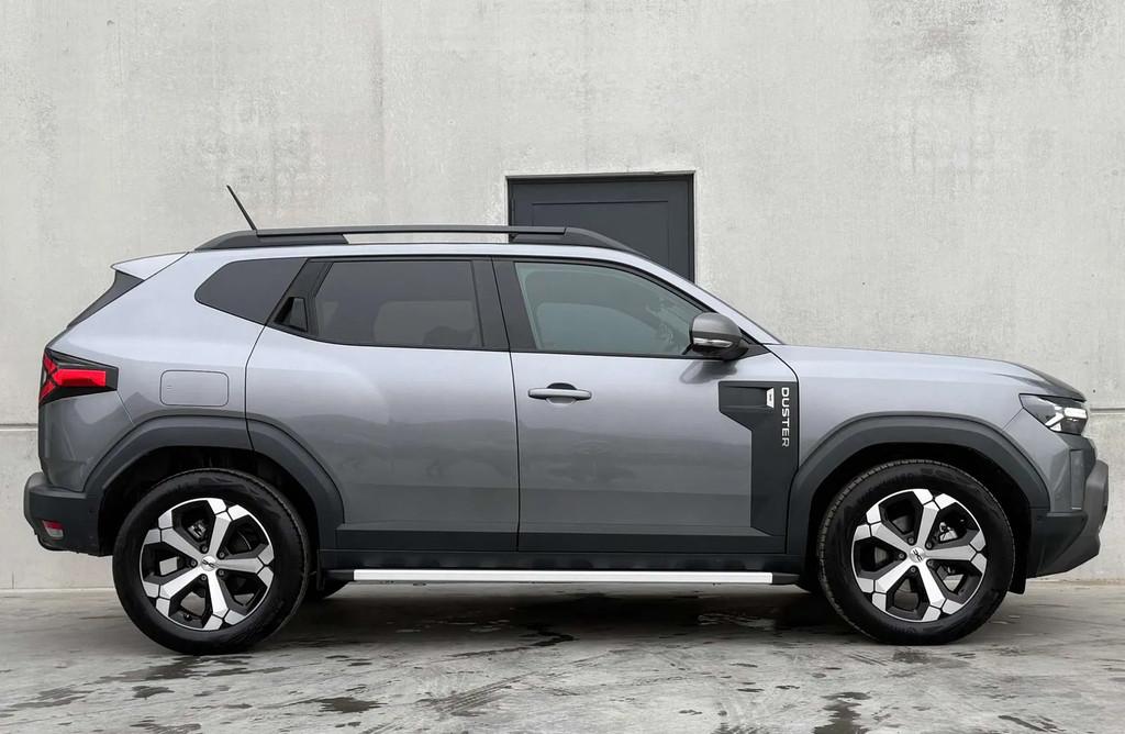 Dacia Duster 1.6 Hybride*360Camera*Carplay*Trekhaak*ACC*LE, Auto's, Automaat, Gebruikt, Zwart, 4 cilinders