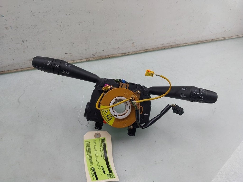 COMBISCHAKELAAR STUUR MiTo (955) (|86262040|156080980|), Stellantis Europe S.p.A, Gebruikt, IPC D1-09 Bahnhofsplatz
65423  Rüsselsheim am Main, DE
