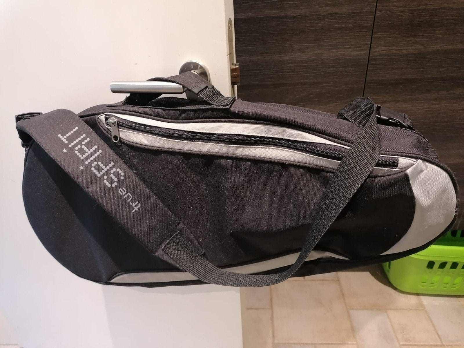 Tennistas met pet en zweetband, Sports & Fitness, Tennis, Enlèvement, Utilisé, Sac, Autres marques