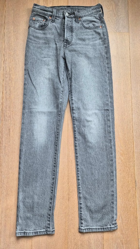 Jeans Levi's 501, W23, Kleding | Dames, Spijkerbroeken en Jeans, Ophalen of Verzenden, W27 (confectie 34) of kleiner, Grijs, Gedragen