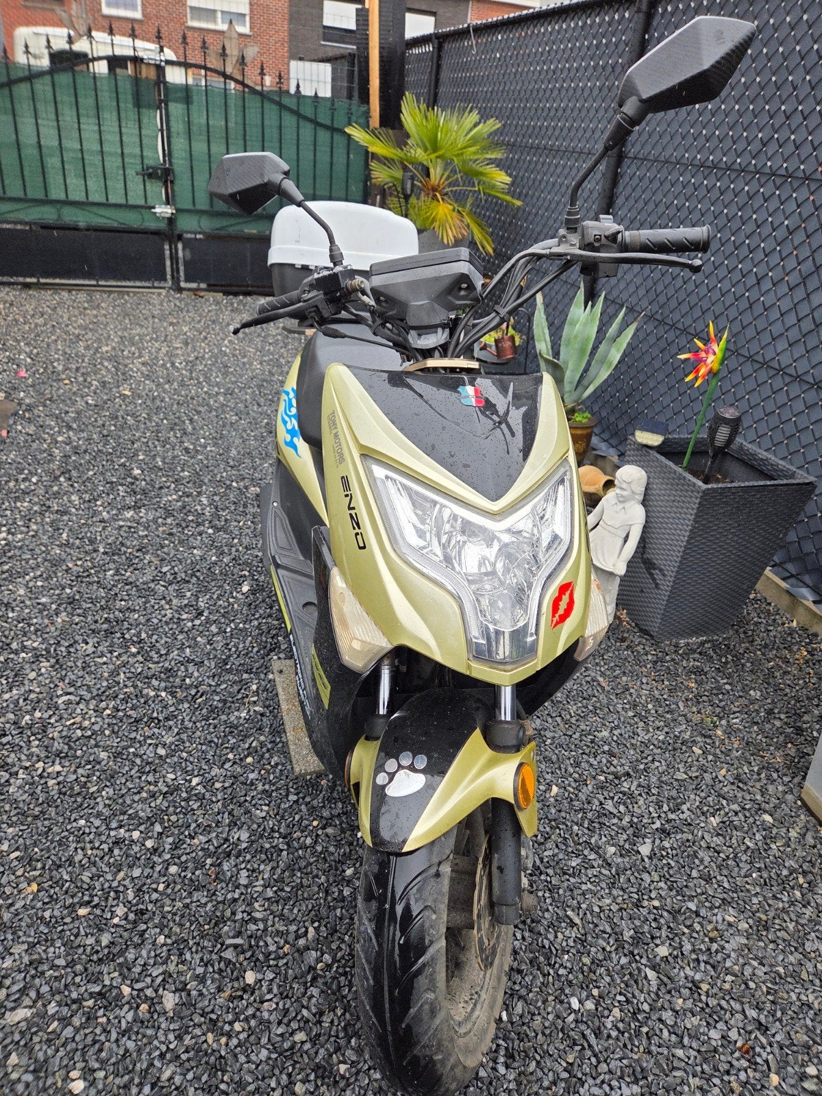 Enzo naked brommer a klasse zit nieuwe motor op, Vélos & Vélomoteurs, Scooters | SYM, Enlèvement