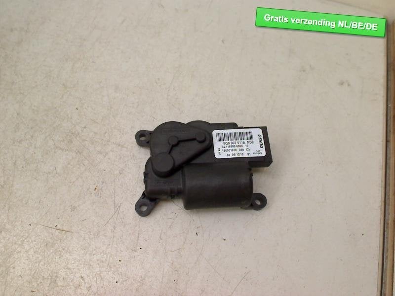 ACTIONNEUR MOTEUR VOLET CHAUFFAGE A3 Sportback (8VA / 8VF), Auto-Union-Straße  1,
85057  Ingolstadt, DE, Info@audi.de, Audi, Utilisé