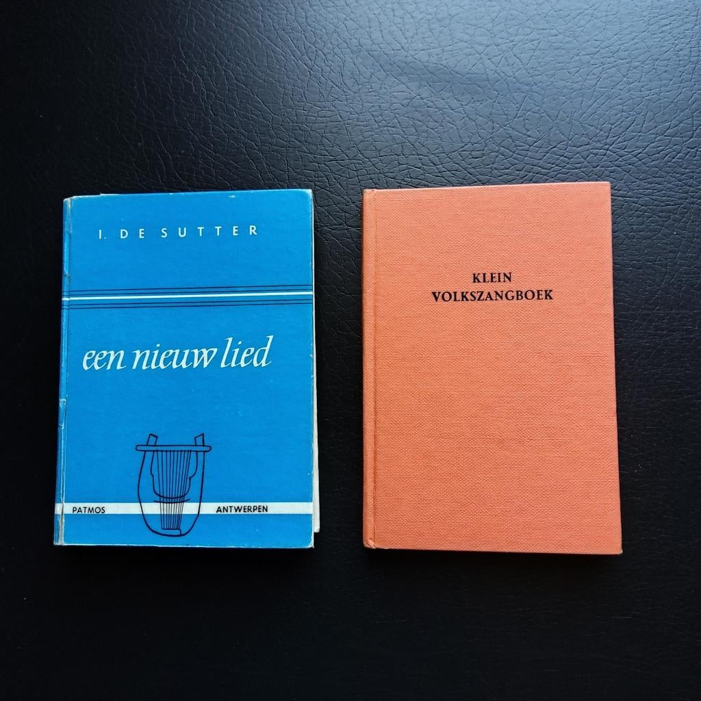 2 zangbundels met Latijns/Nederlandse psalmen 1960., Antiek en Kunst, Ophalen of Verzenden