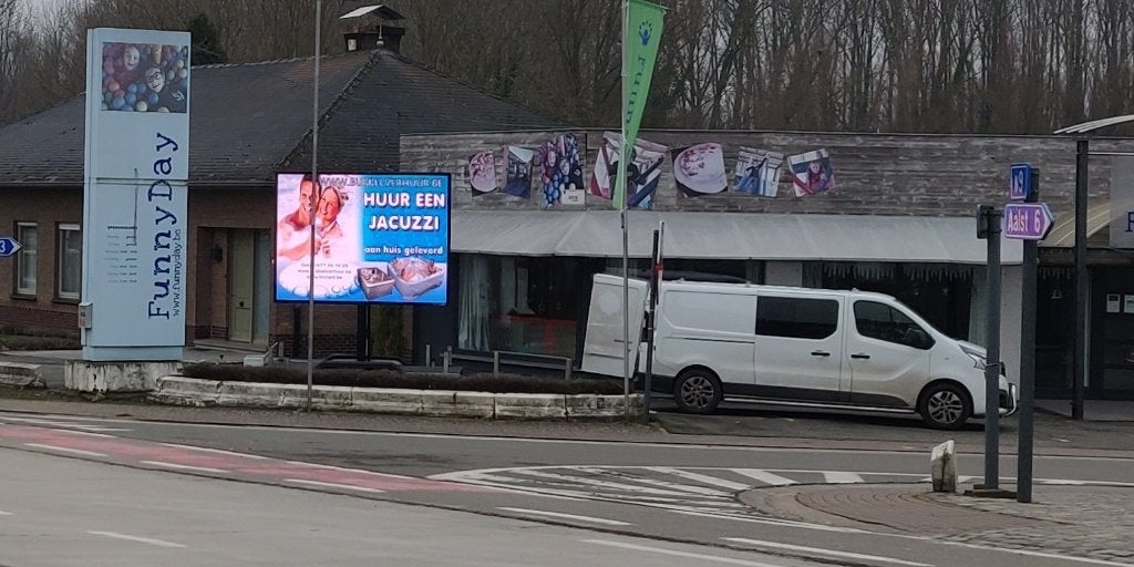 mobiel ledscherm op trailer, Enlèvement, Utilisé