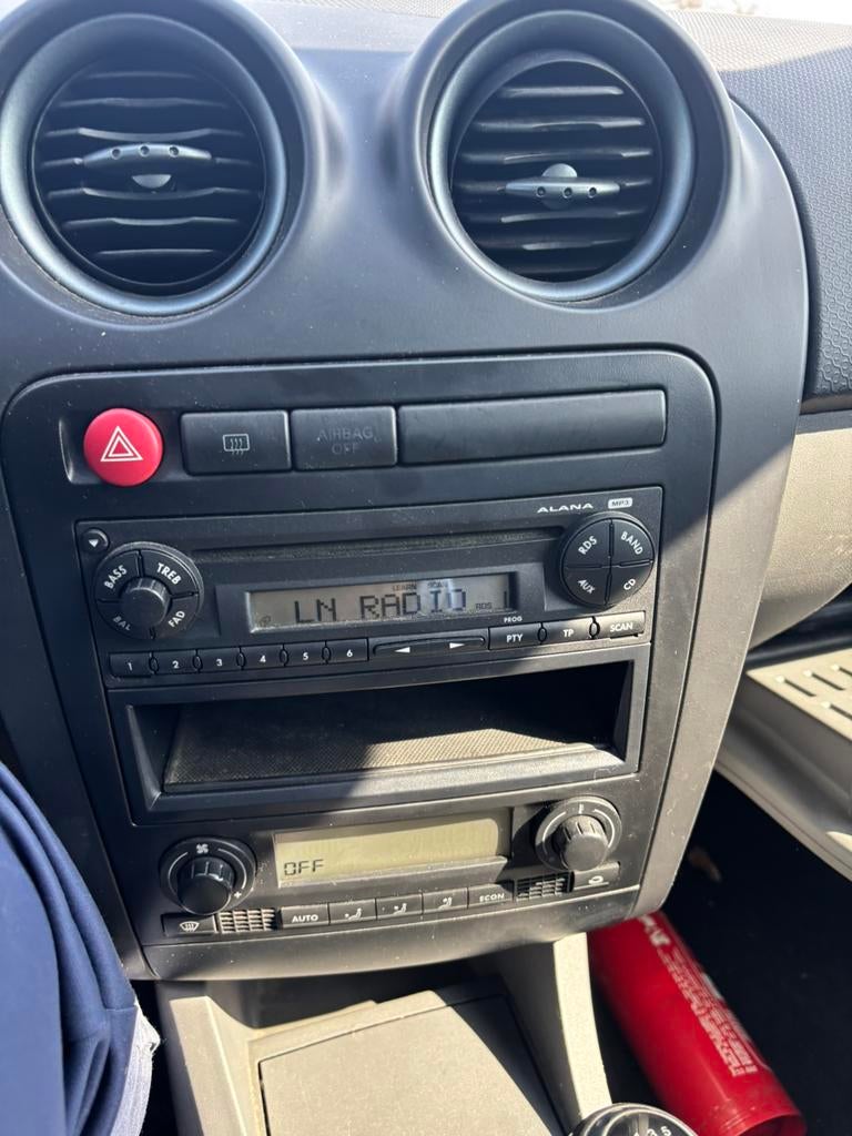Autoradio Alana d’ origine Seat Ibiza 6L (2008), Enlèvement