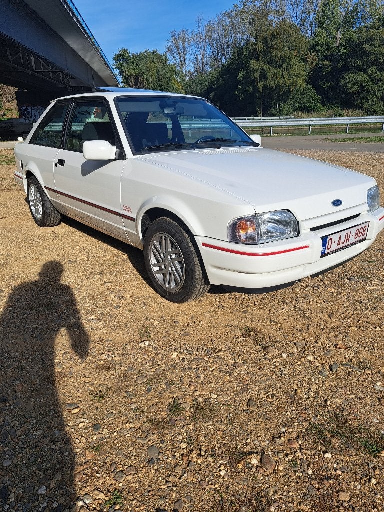 ford escort xr3i, Auto's, Escort, Stof, 1600 cc, Wit