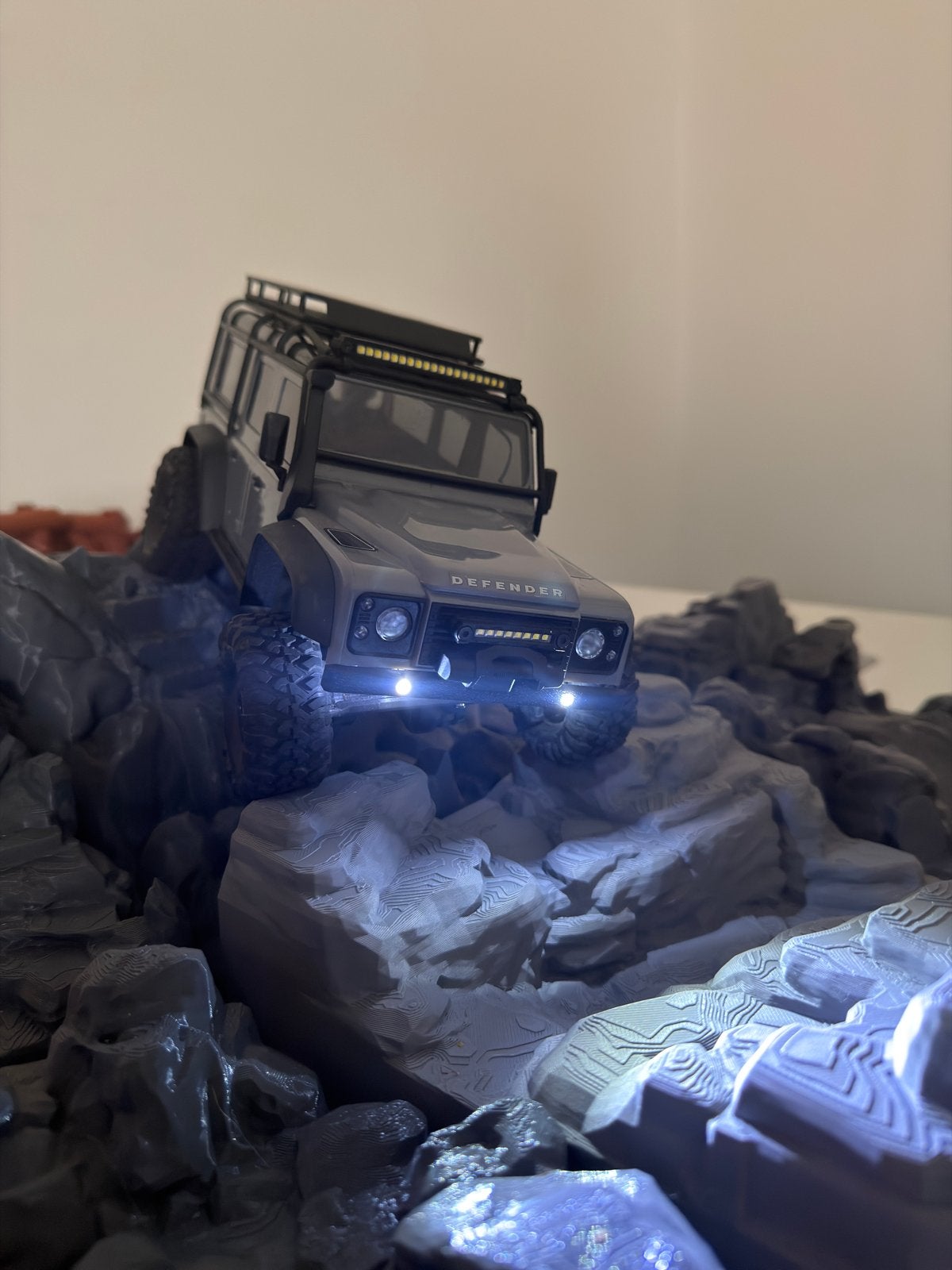 Trx4m Defender Traxxas - 2x gebruikt - met ledbar kit, Ophalen, Zo goed als nieuw, Auto, Overige merken