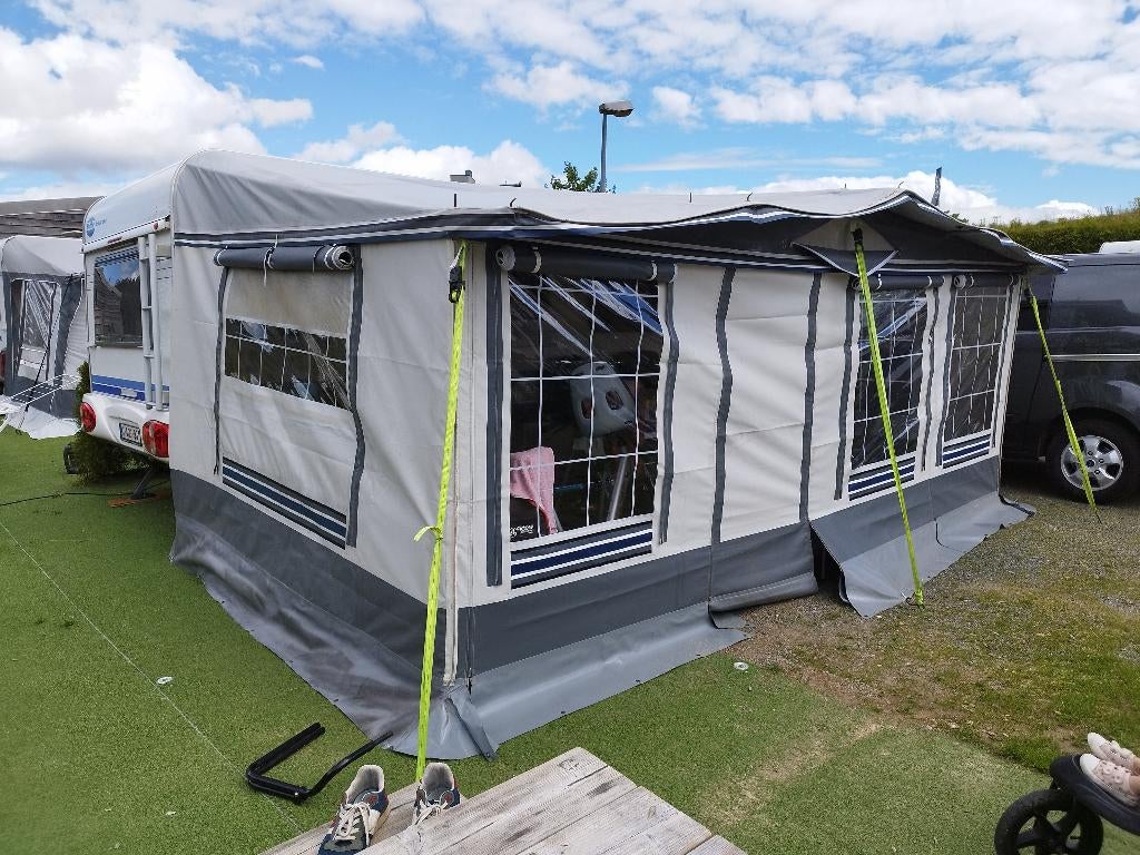 Caravan voortent met extra uitbouw, Caravans en Kamperen, Particulier