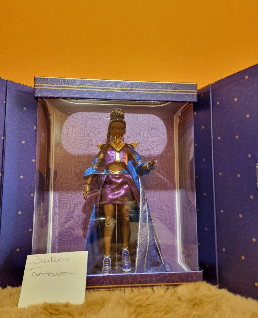 Limited edition doll Suri, Ophalen