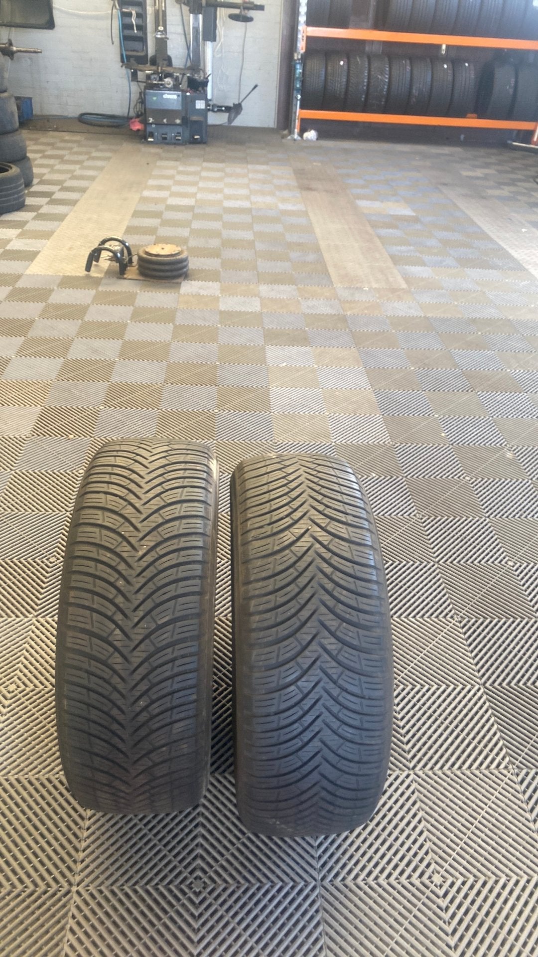 205/55/16-91h merk kleber met monteren per stuk 50 eur, Autos : Divers, Pièces de sport automobile, Enlèvement