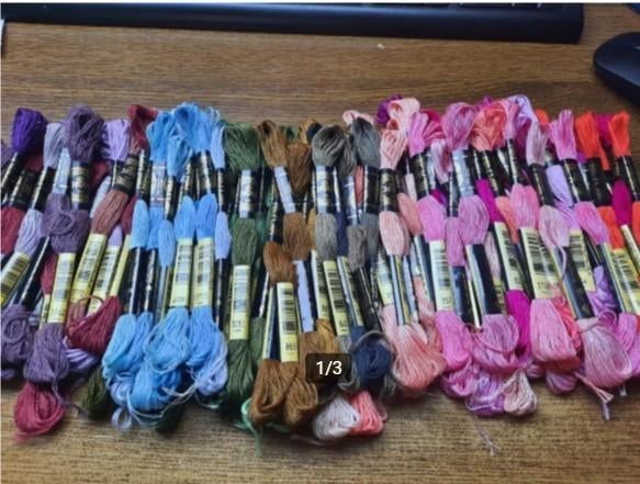 Lot de fil à broder DMC Moulinée 6 fils - 100 pièces, Enlèvement ou Envoi, Neuf, Broderies à la main, Fil à broder ou Soie
