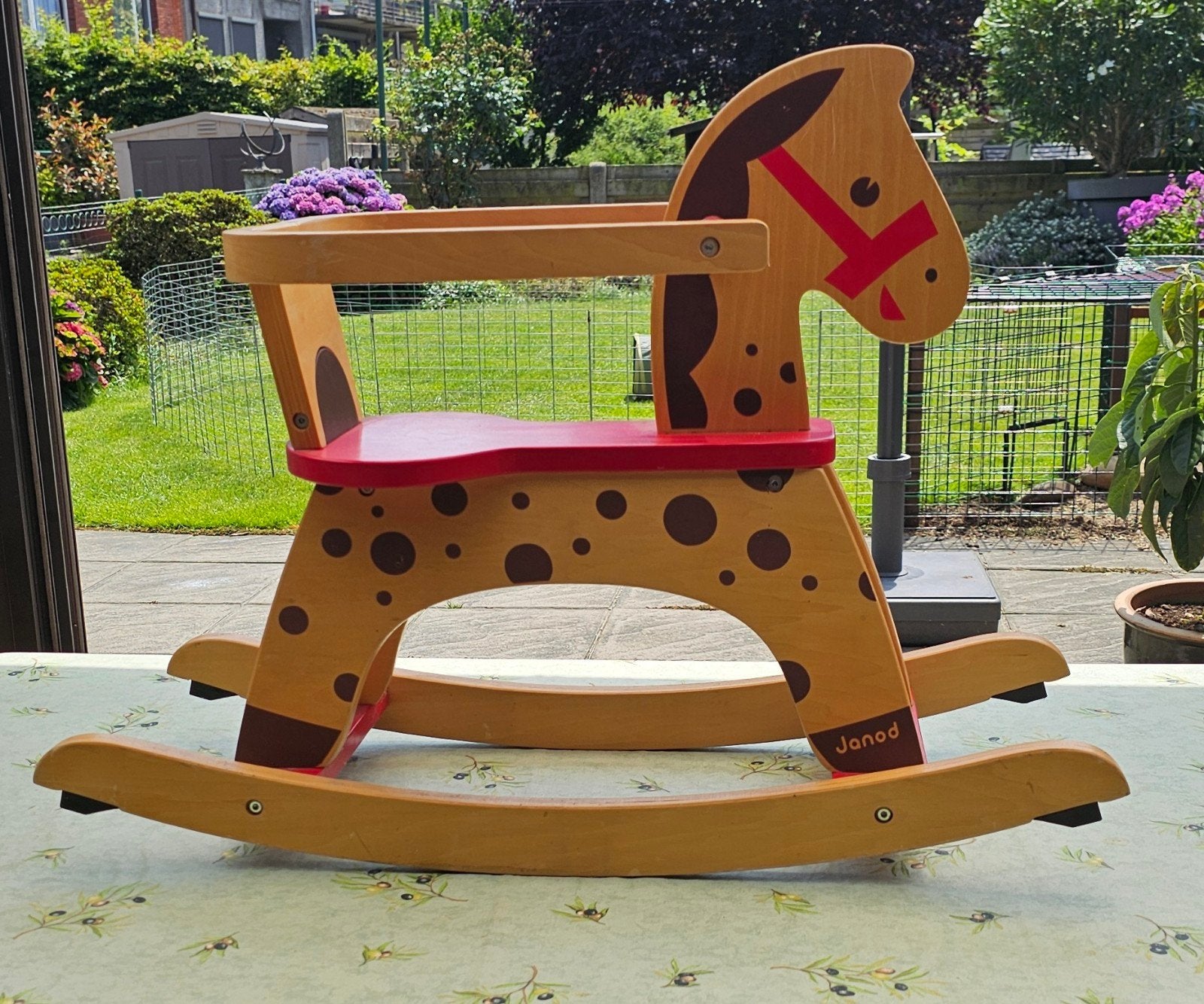 Cheval à bascule Janod, Enlèvement