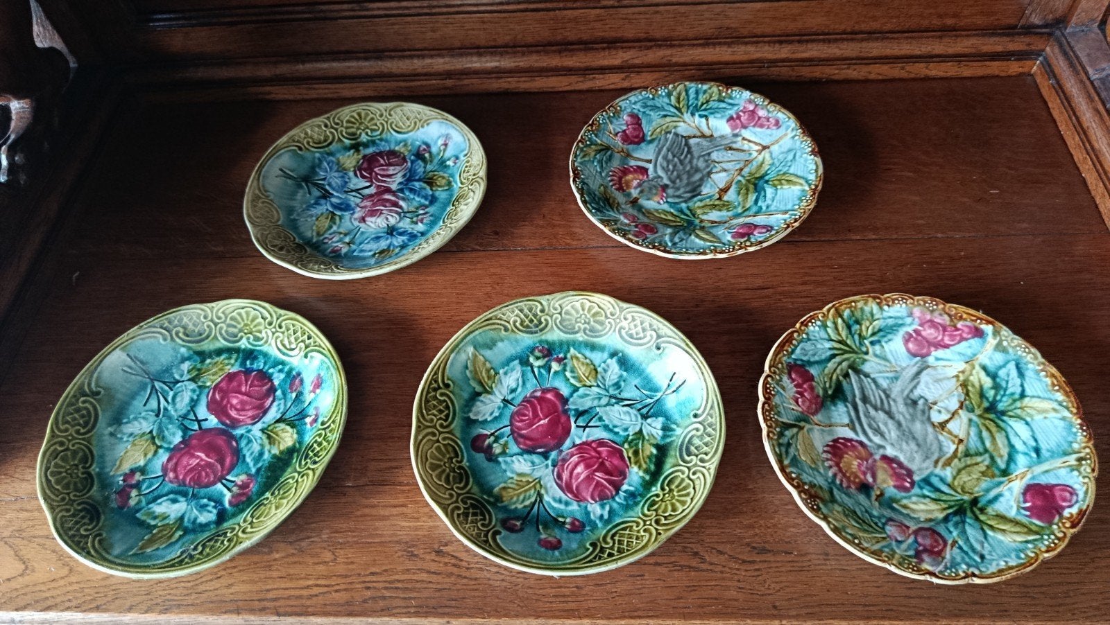 ensemble de belles assiettes, Enlèvement