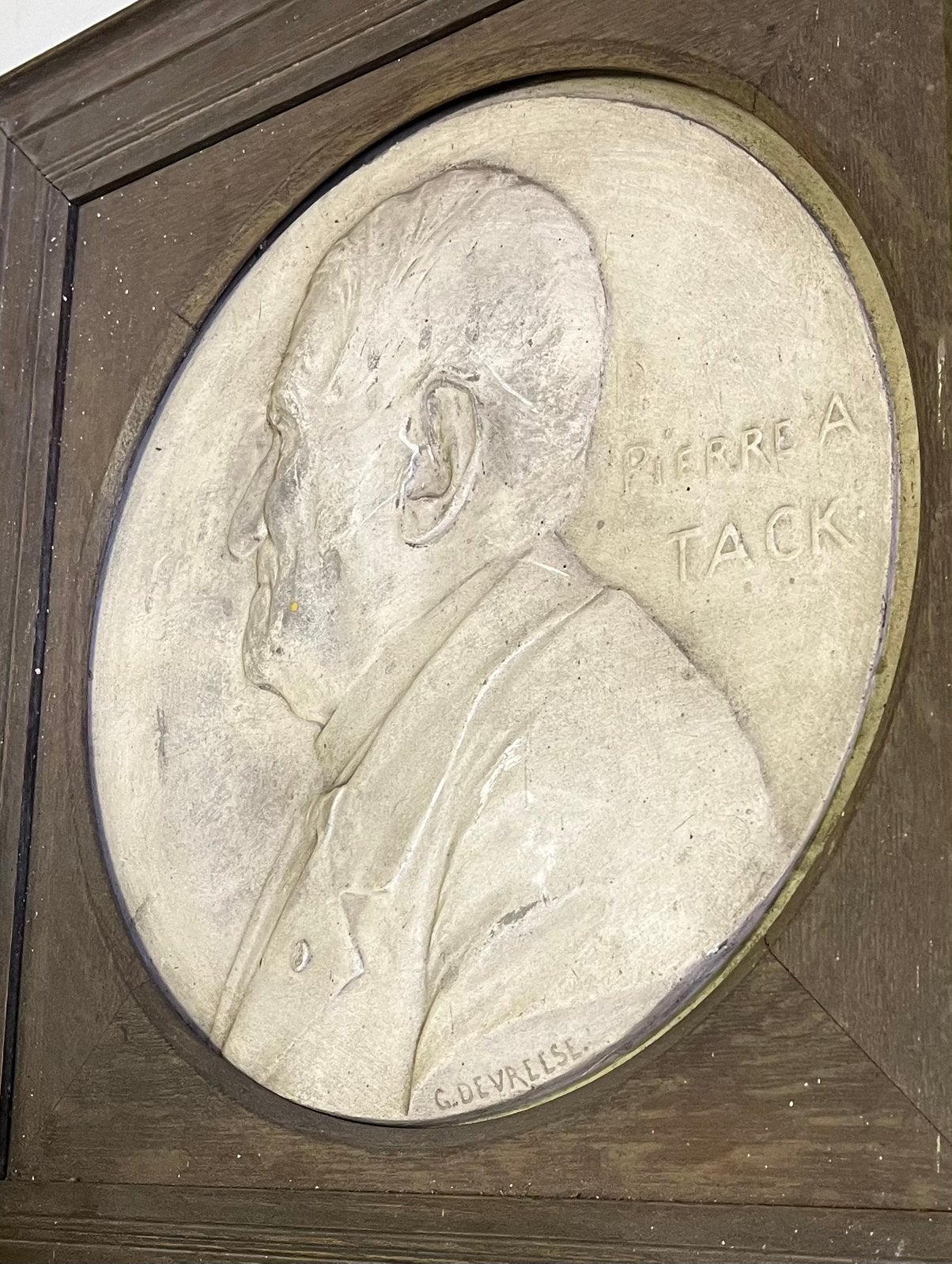 Plaque commémorative en plâtre 31 cm par G. Devreese, Envoi