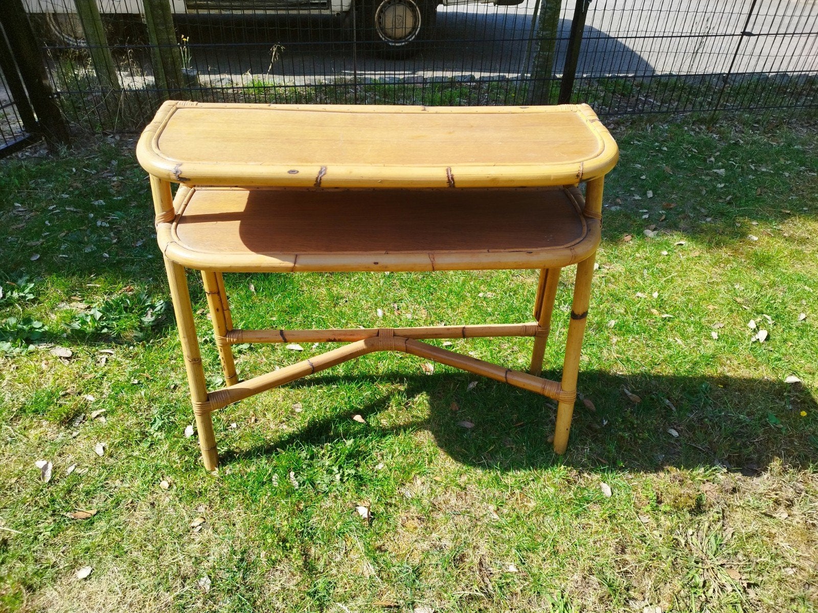 Vintage rieten sidetable, Ophalen