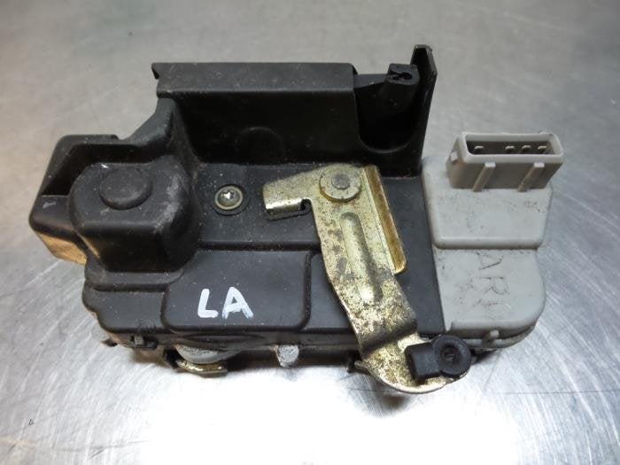 Serrure portière mécanique 4portes arrière gauche d'un Pe, -, Utilisé, -, Peugeot