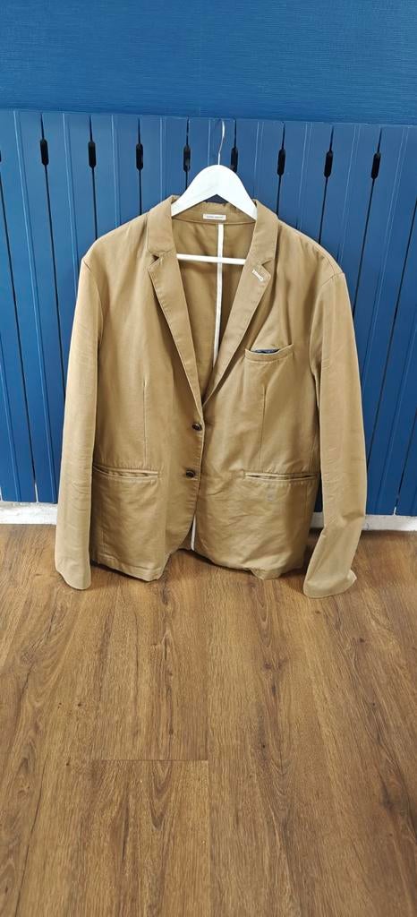 Veston homme XL, Enlèvement