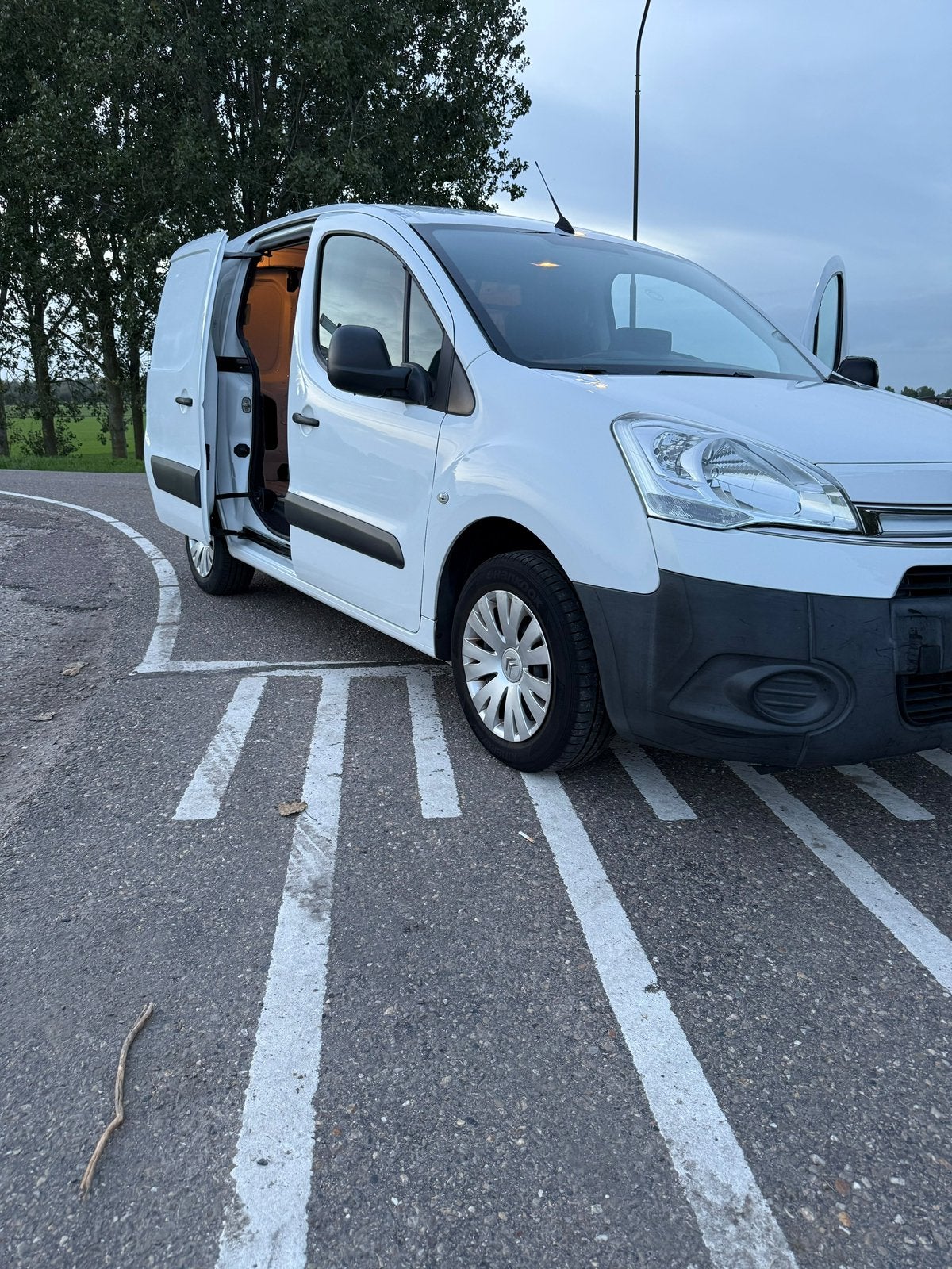 Citroen Berling 1.6 HDI “ club Economy “ airco navigatie etc, Voorwielaandrijving, Euro 5, Stof, Zwart