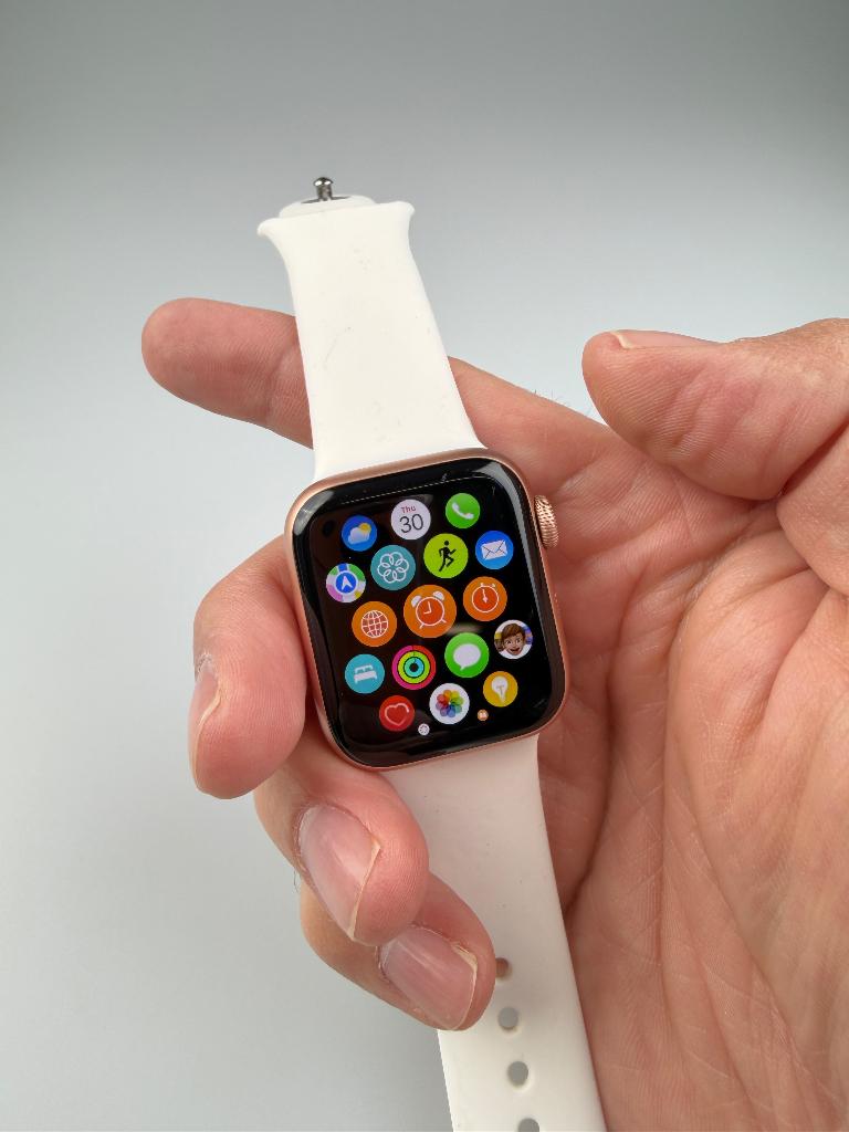 Apple watch series 4, GPS cellular, 96% Batteri, Ophalen, IOS, Zo goed als nieuw, Roze