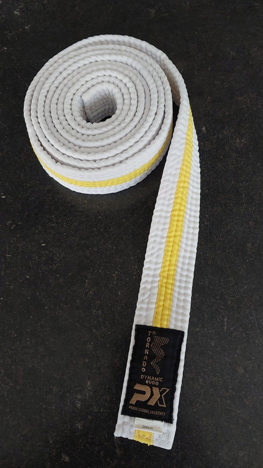 witte band en wit-gele band maat 260cm, Sport en Fitness, Ophalen of Verzenden, Zo goed als nieuw, Overige, Vechtsportkleding