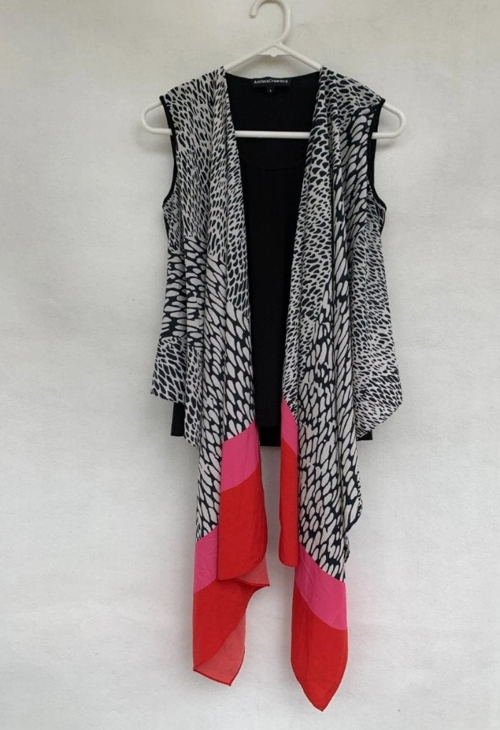Bloes met stippenpatroon en roze rode bies nieuw, Kleding | Dames, Maat 38/40 (M), Verzenden, Zwart, Nieuw