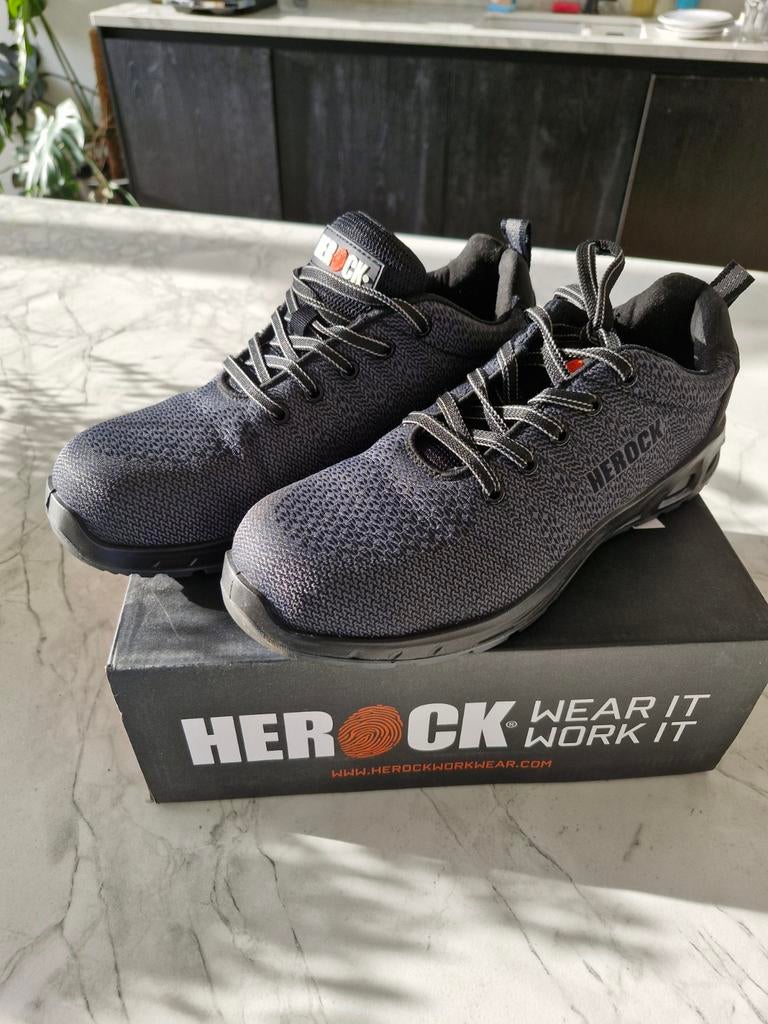 Nieuwe veiligheidsschoenen met stalen tip van Herock, Ophalen
