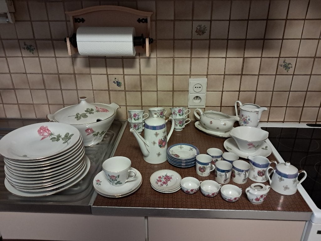 Porseleinen bloemenservies uit oma's tijd : diverse sets, Ophalen, Zo goed als nieuw, Overige stijlen, Porselein