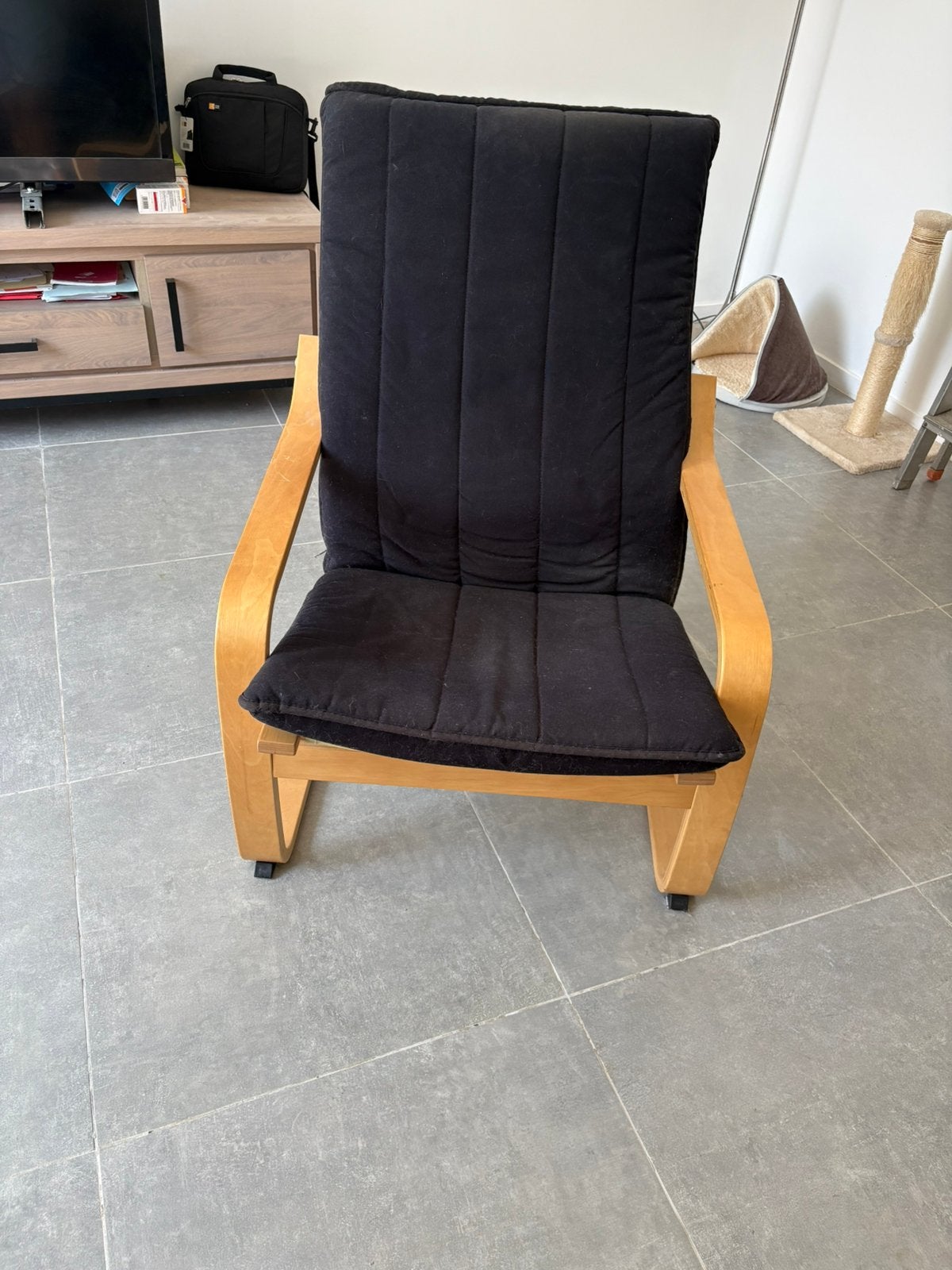 Fauteuil noir confortable - Comfortabele zwarte fauteuil, Huis en Inrichting, Fauteuils, Ophalen, Zo goed als nieuw