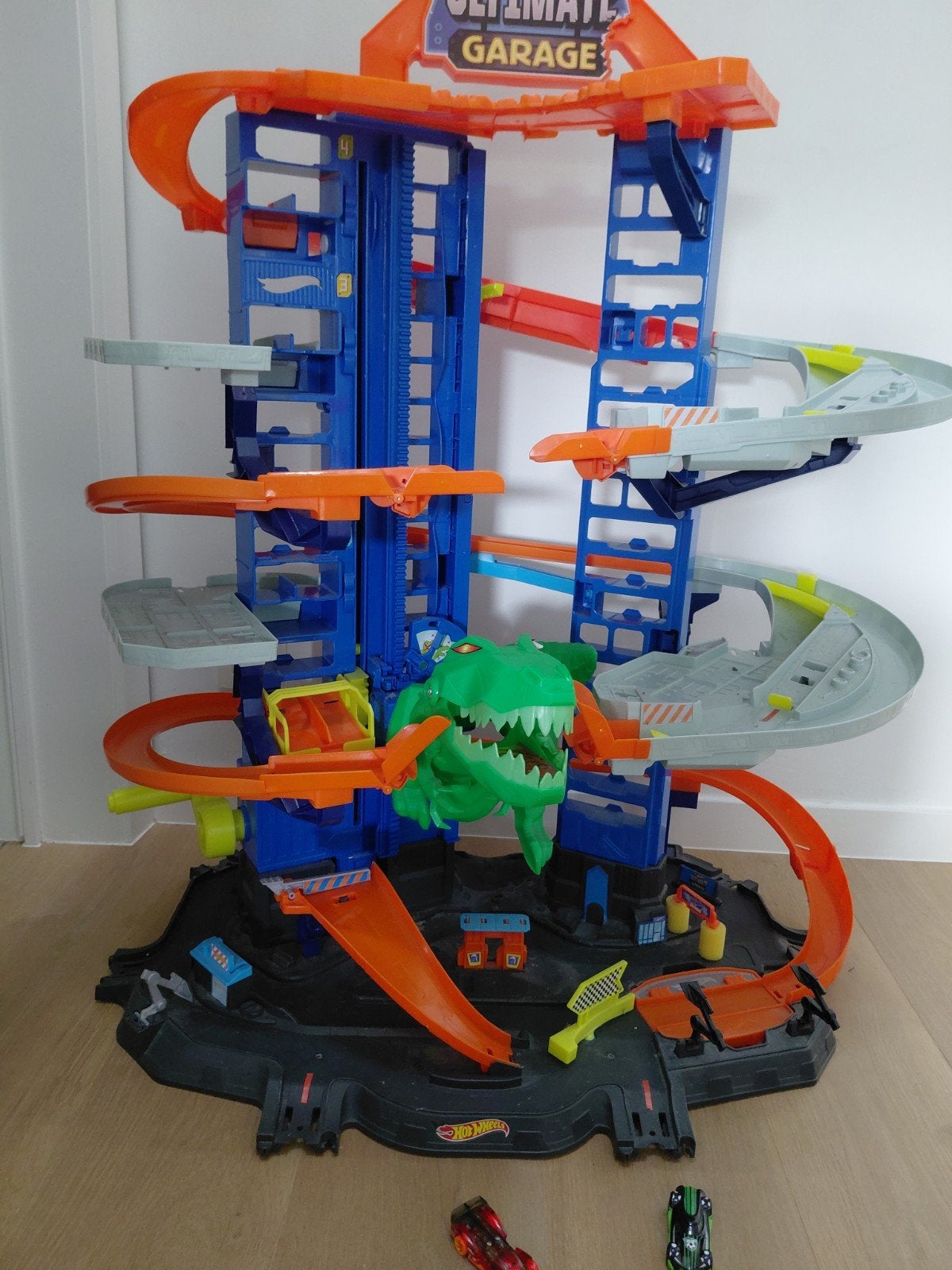 Hot wheels garage, Ophalen, Racebaan, Zelf te bouwen, Zo goed als nieuw