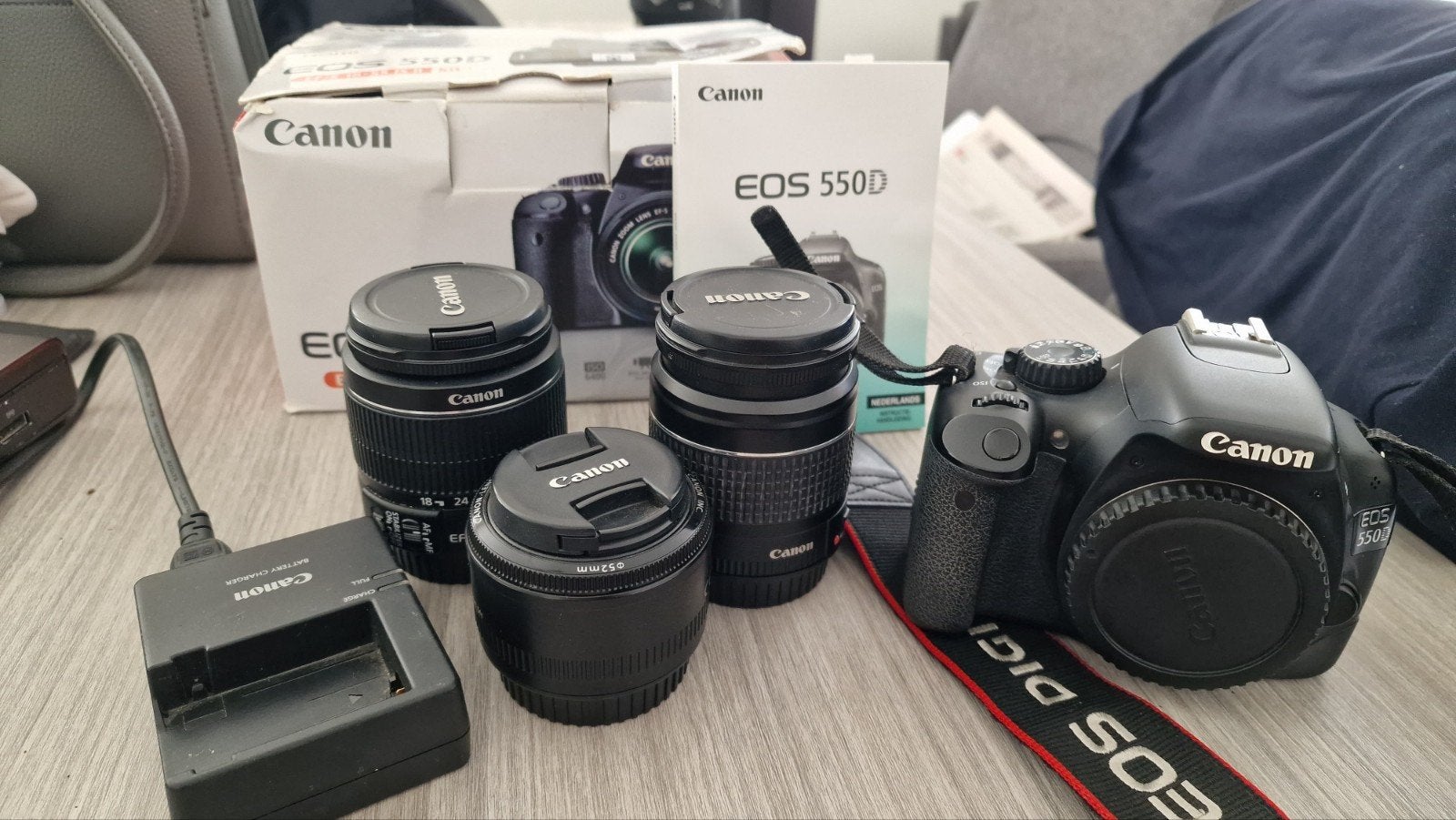 Canon 550D avec 3 objectifs Canon d'origine., Stabilisation d'image, Enlèvement, Batterie, Canon