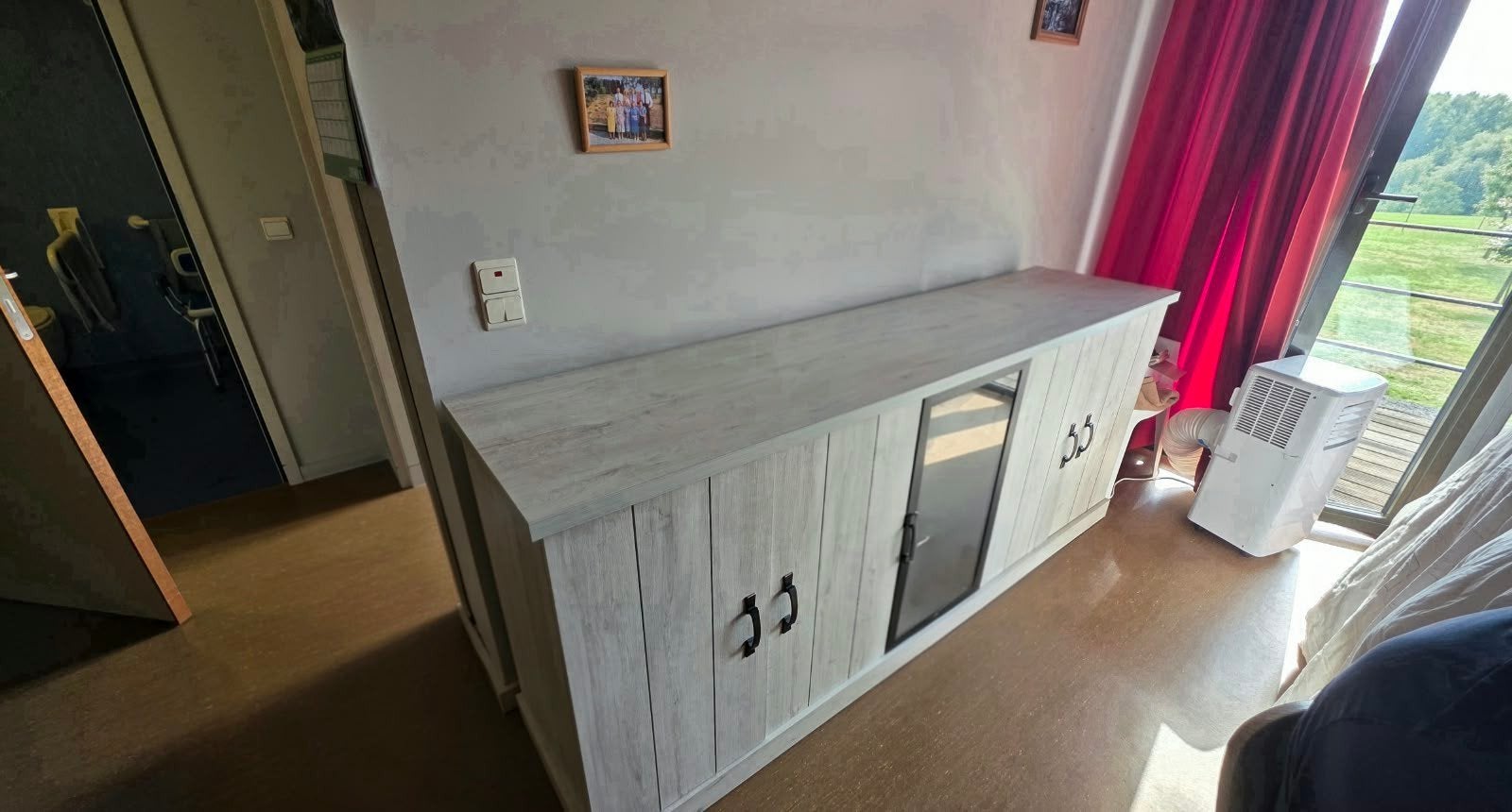 Dressoir met tafel en stoelen, Ophalen, Zo goed als nieuw
