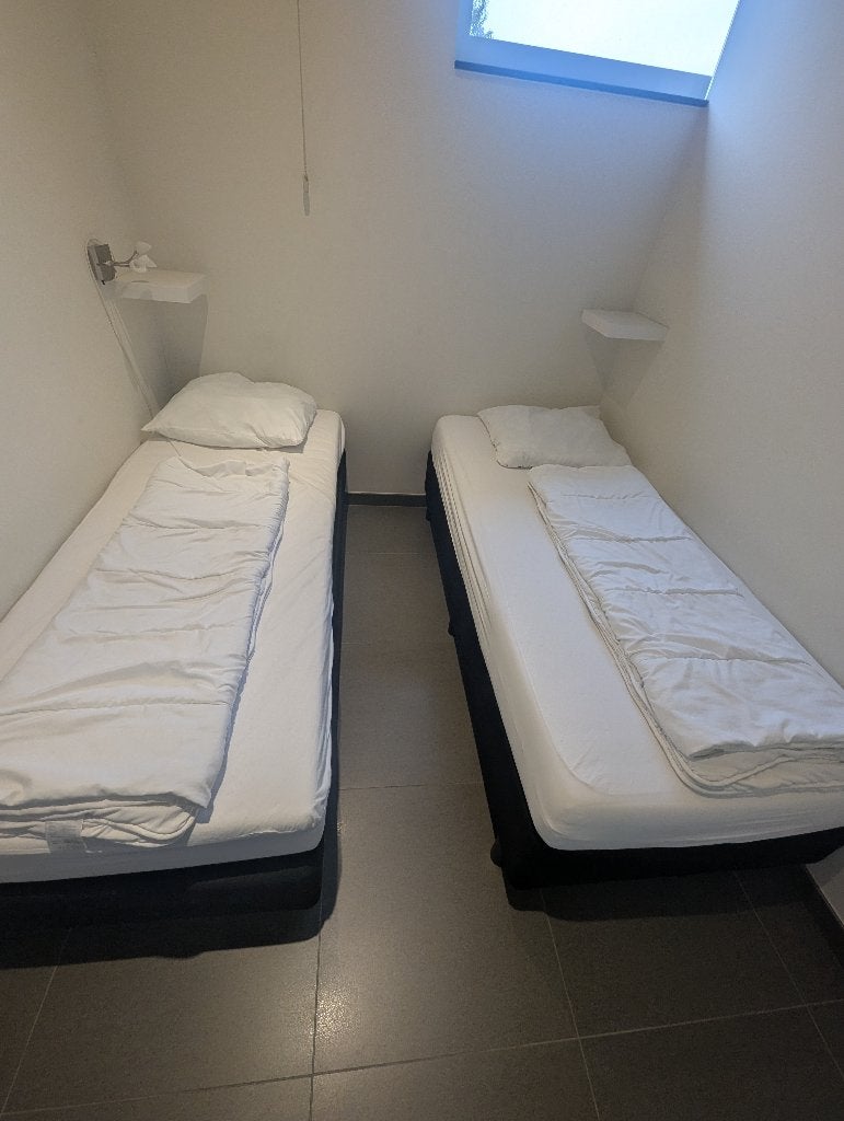 2 Hoogwaardige Eenpersoons Boxsprings incl. Matrassen, Huis en Inrichting, Ophalen, Eenpersoons, Zwart, Zo goed als nieuw