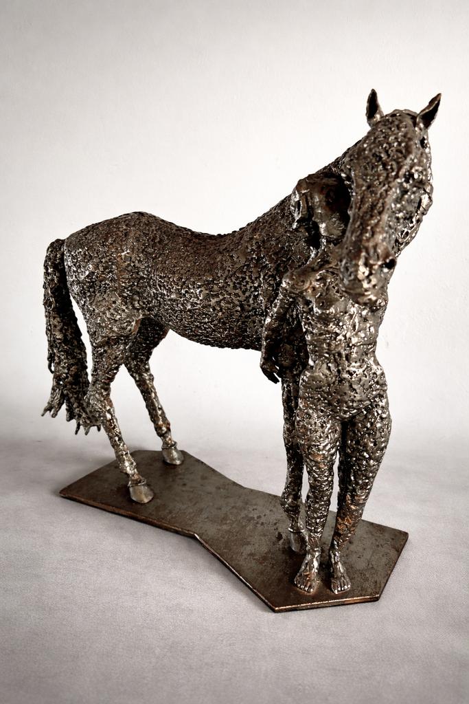 Paard met vrouw, Ophalen