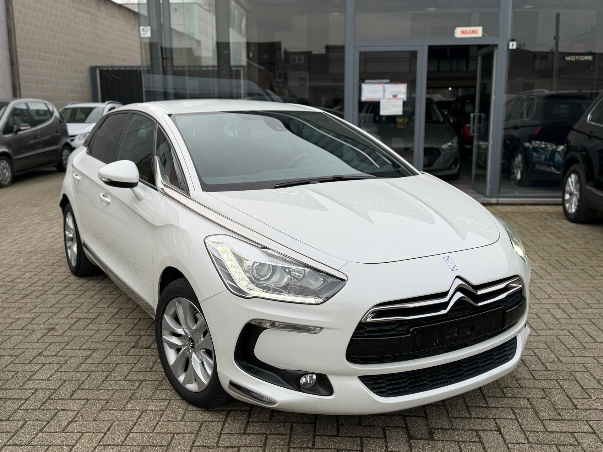 DS 5, Euro 5, Noir, 5 portes, Tissu