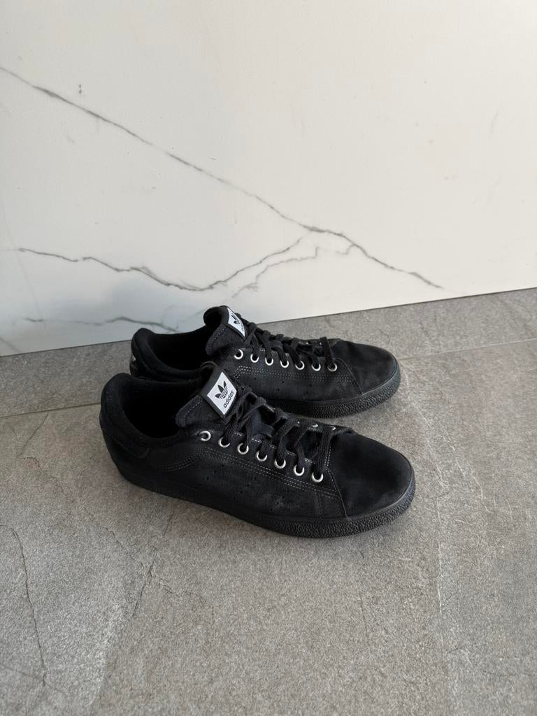 Sneakers adidas Stan Smith noires taille 44 laçage en daim, Enlèvement ou Envoi, Comme neuf, Noir, Baskets