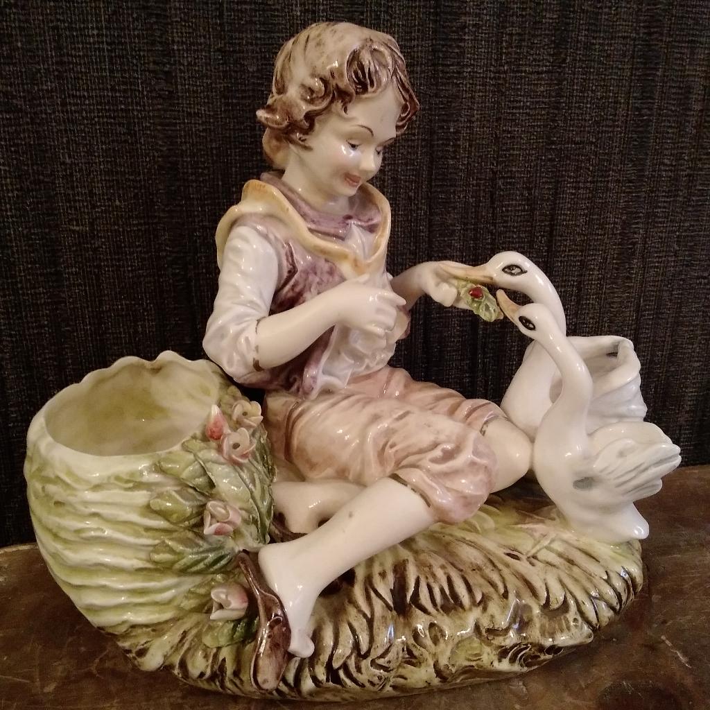 Figurine ancienne en porcelaine/pot de fleurs, Antiquités & Art, Envoi