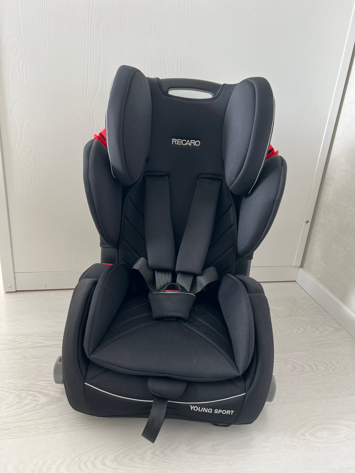 Nieuwstaat autostoel Recaro Young sport 9kg tot 36kg, Ophalen, Zo goed als nieuw, Verstelbare rugleuning