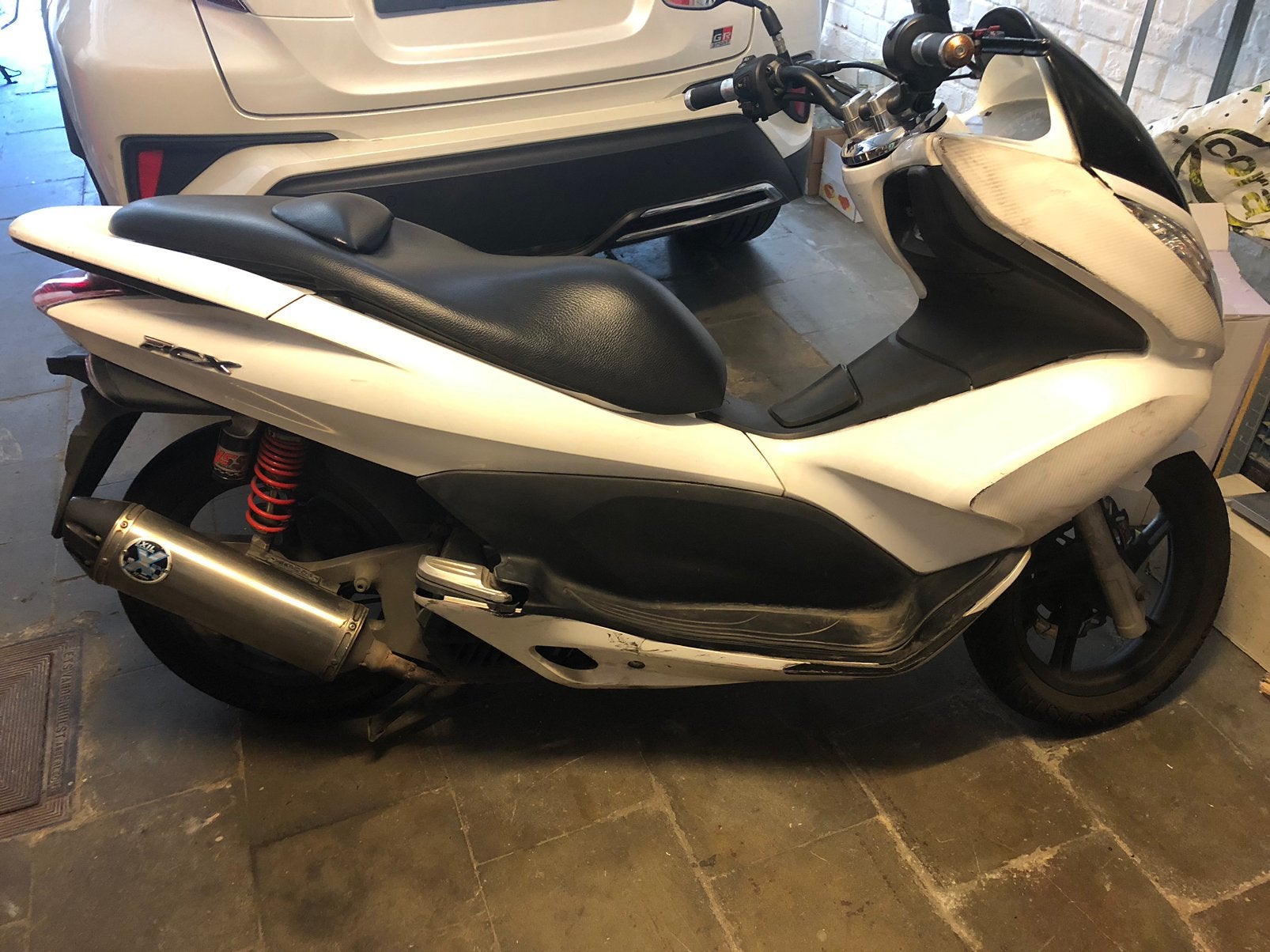 Honda Pcx en panne!!!, Motos, Motos | Honda, Scooter, 125 cm³, Échappement sport, Particulier