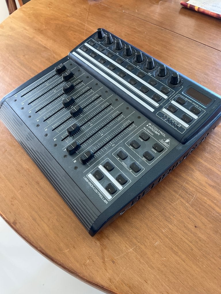 Behringer BCF-2000, Enlèvement, Comme neuf
