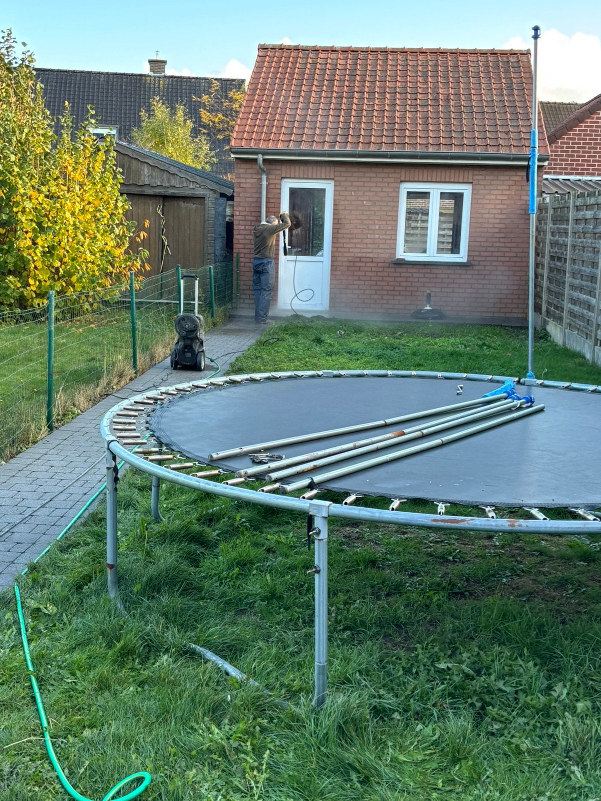 Trampoline, tapis en bon état, Enfants & Bébés, Jouets | Extérieur | Trampolines, Enlèvement, Utilisé
