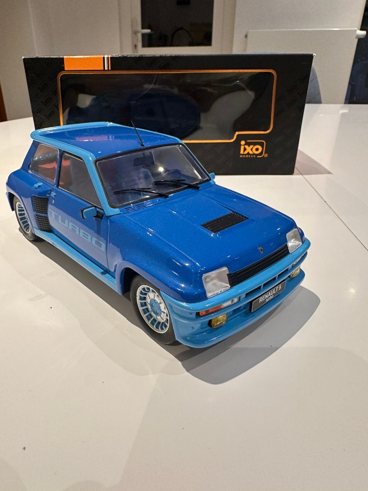 RENAULT 5 TURBO 1/18 ixo Neuf en boîte, Hobby & Loisirs créatifs, Enlèvement ou Envoi, Neuf, Voiture, Autres marques