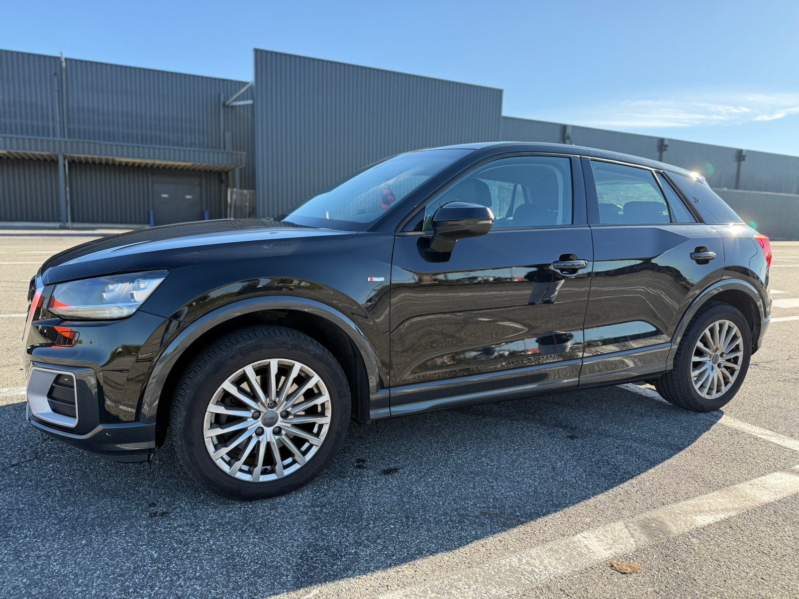 Audi Q2 TFSI 150 S Tronic, Auto's, Dealer onderhouden, 4 cilinders, Verwarmde buitenspiegels, Zwart