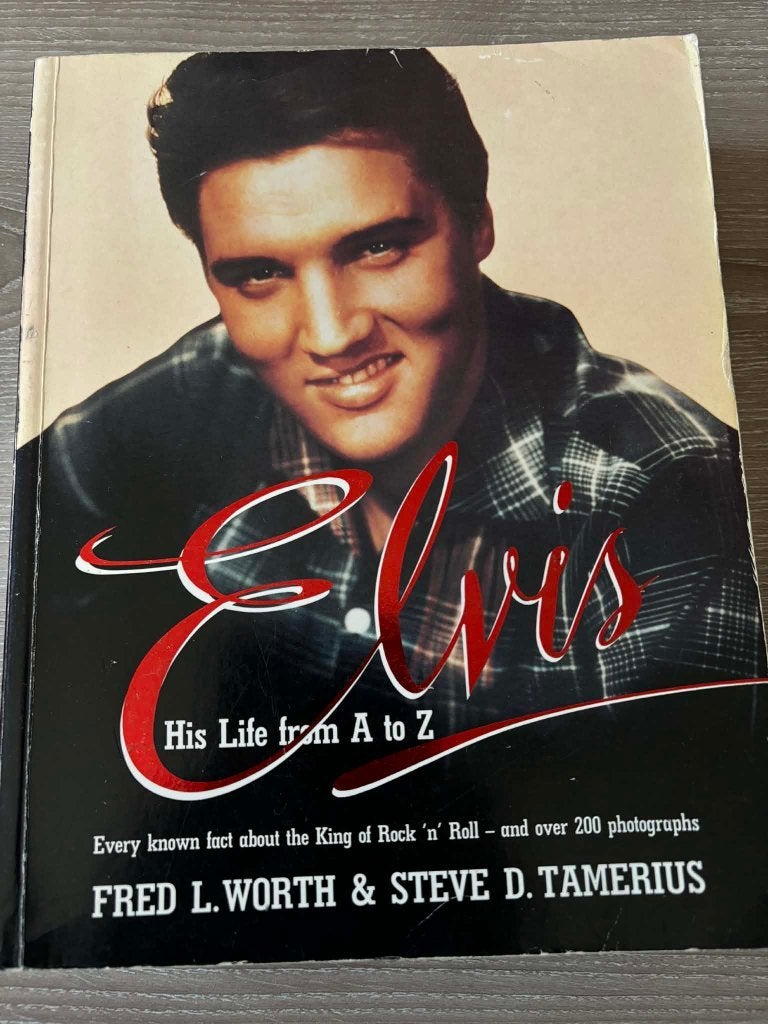 Elvis boek his life from A to Z, paperback boek, 10 euro., Livres, Musique, Enlèvement ou Envoi, Utilisé, Artiste
